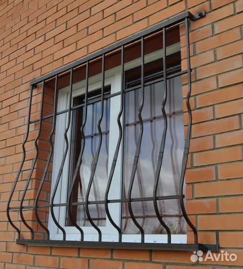 Решетка на окно - со створкой или без