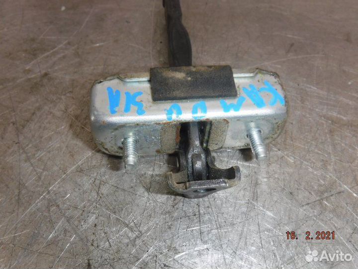 Ограничитель двери задний левый Toyota Camry 50