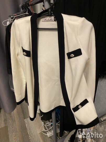 Жакет женский с золотыми пуговицами