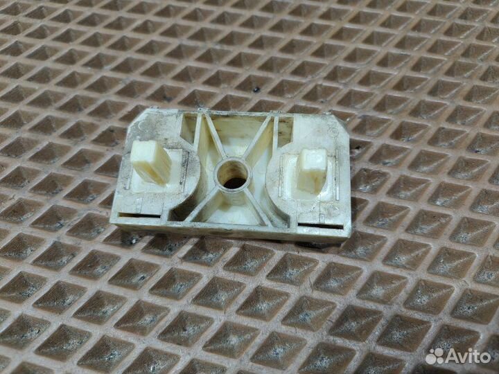 Крепление бампера переднее Nissan X-Trail NT31