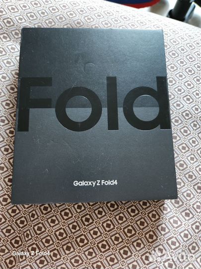 Коробкаот samsung фолд4