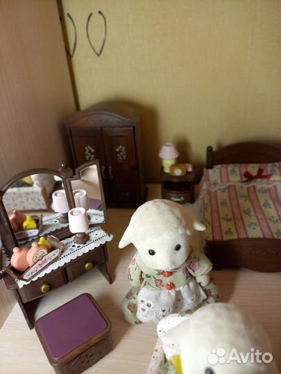 Sylvanian families семья овечек вместе с мебелью