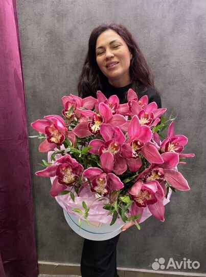 Букет из орхидей в коробке