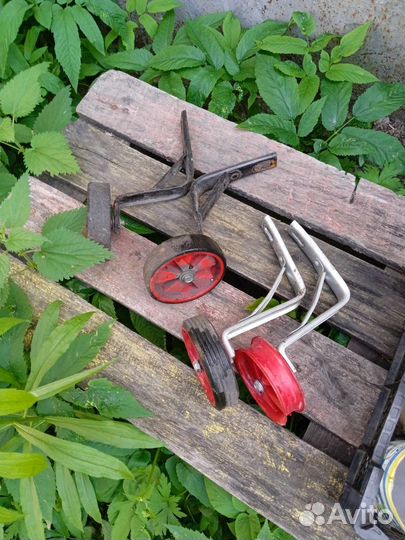 Вспомогательные колеса