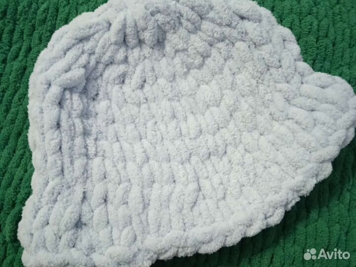 Панама плюшевая вязаная ручной работы серо-голубая