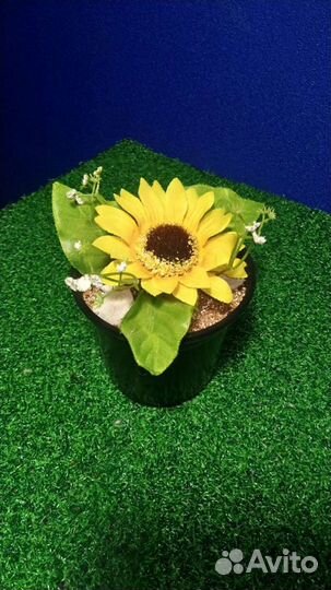 Искусственные цветы в горшках травка