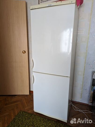 Холодильник Snaige