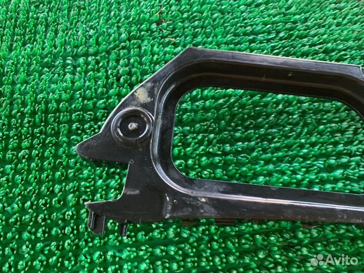 Крепление бампера прав. зад. audi Q7