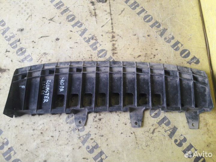 Пыльник переднего бампера Skoda Fabia 2007-2015