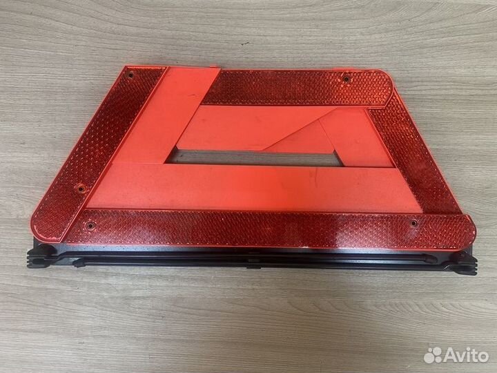 Знак аварийной остановки Audi A6 C5 с1997-2005г