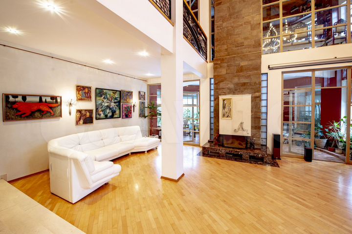 Коттедж 600 м² на участке 37 сот.