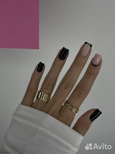 Модель на маникюр