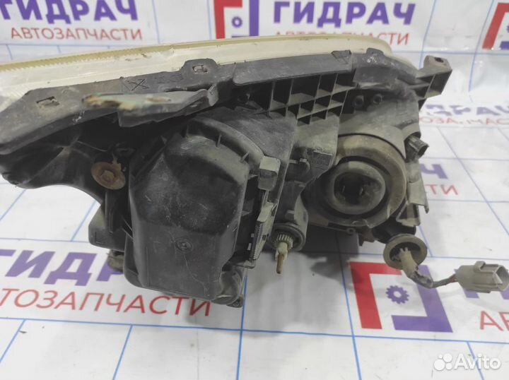 Фара левая Toyota Avensis (T250) 8117005194. Дефект