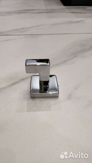 Крючок настенный