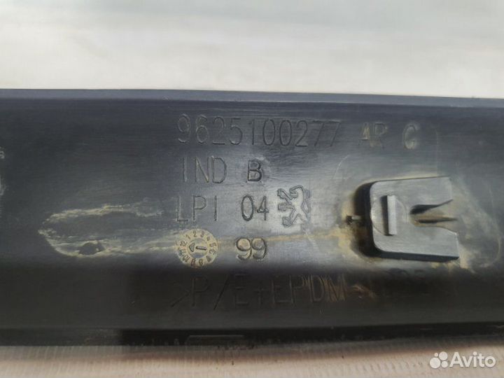 Накладка (молдинг) заднего левого крыла Peugeot