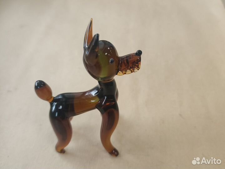 Фигурка из цветного стекла