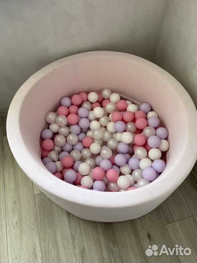 Сухой бассейн с шариками