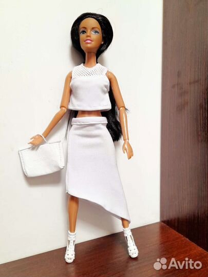 Стильная одежда для кукол Барби
