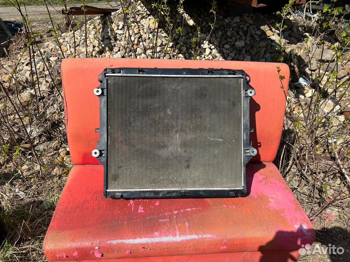 Радиатор охлаждения двс Тoyоta Hilux 8