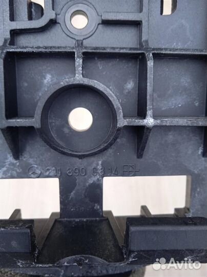 Кронштейн знака аварийной остановки Mercedes Benz