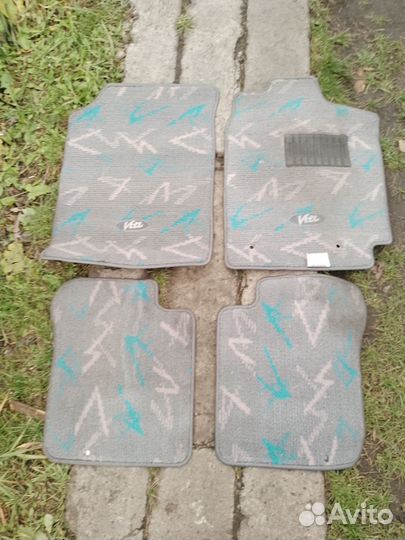 Продам коврики Toyota Vitz