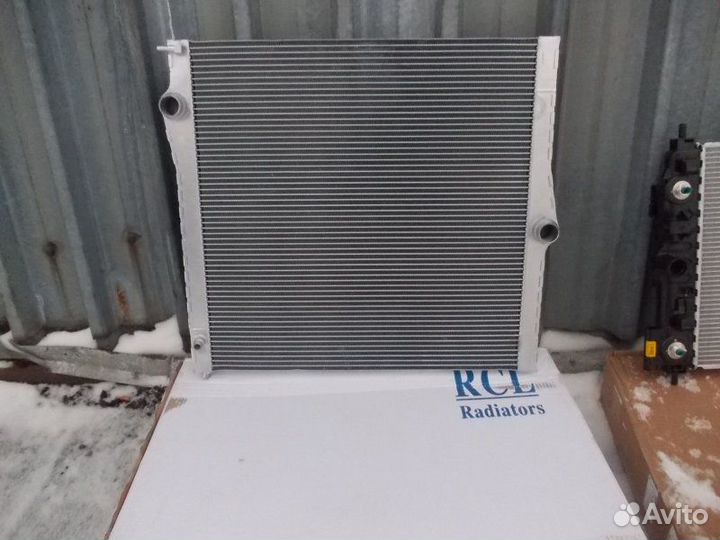 Радиатор охлаждения двигателя Bmw X5 E70 2007-2014