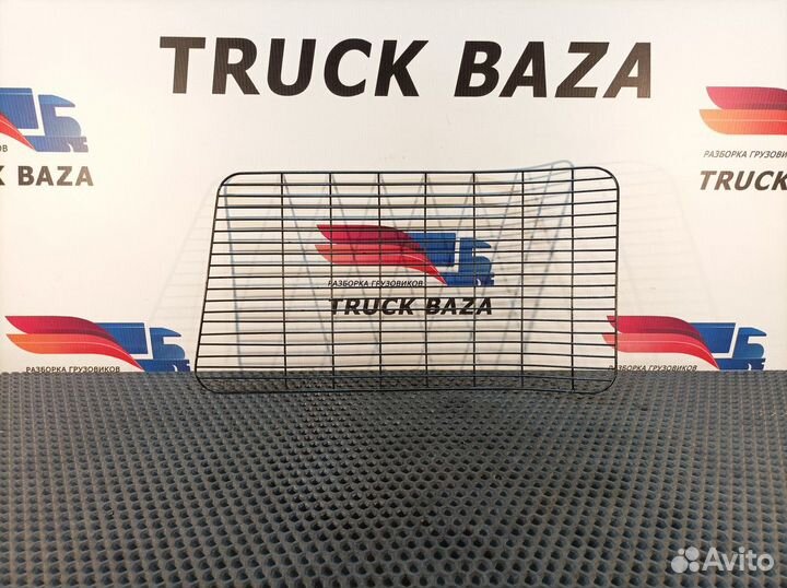 Сетка защитная правой фары Volvo FH