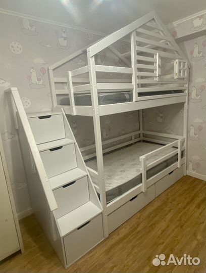 Детская двухъярусная кровать Домик