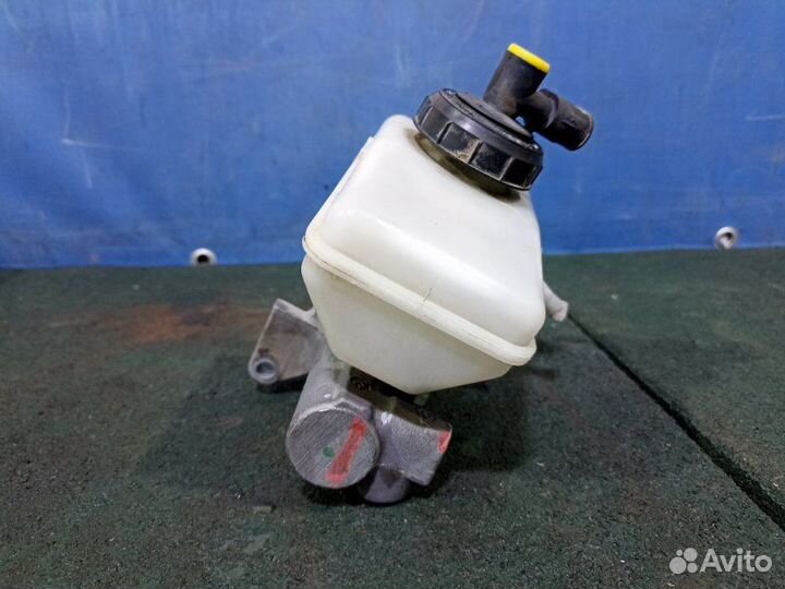 Цилиндр главный тормозной с бачком Renault Logan 1