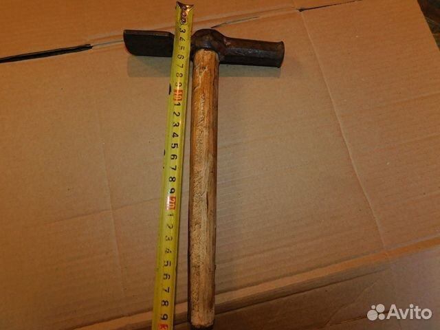 Старинная кирка-молоток инструмент печника-каменщи