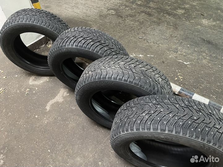 Nokian Tyres Hakkapeliitta 8 SUV 235/60 R18 107