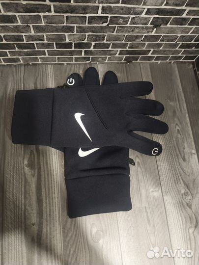 Перчатки Nike