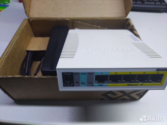 Коммутатор с poe MikroTik RB260GSP купить в Иркутске | Электроника | Авито