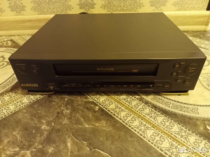 DVD плеер и VHS магнитофоны