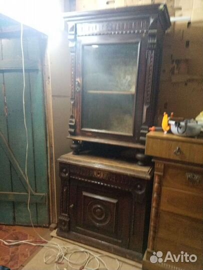 Антикварный шкаф буфет