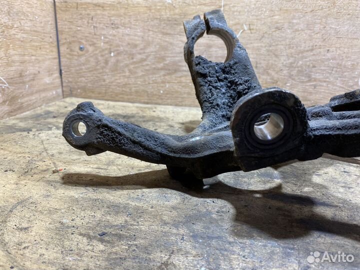 Поворотный кулак левый Volkswagen Caddy 3 X138