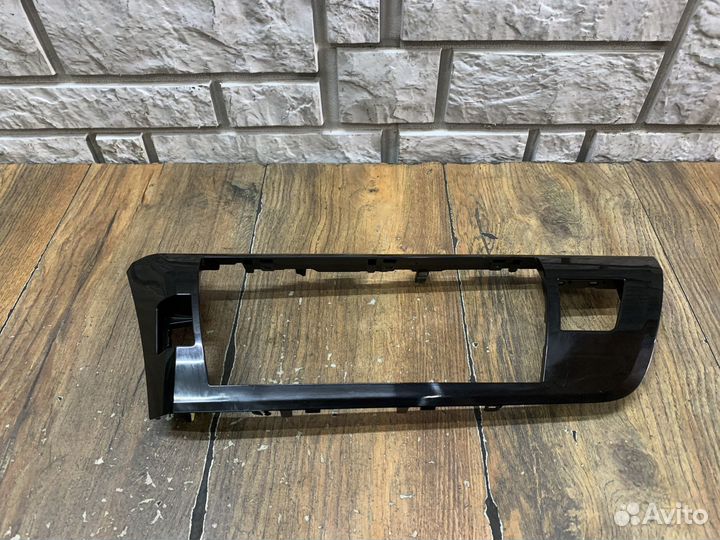 Toyota Corolla E18 Рамка магнитолы