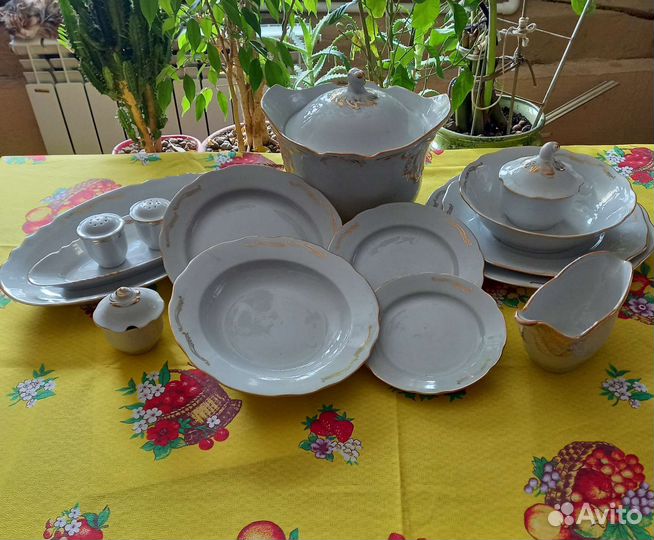 Набор столовой посуды новый