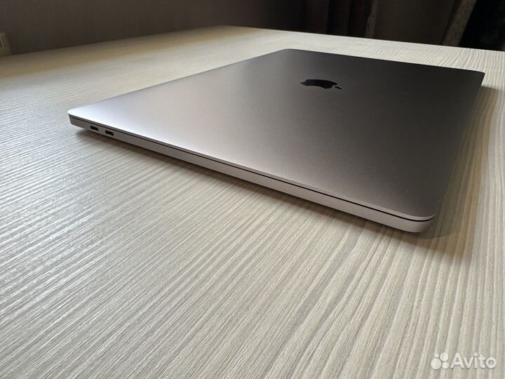 Macbook pro 15 2017 i7 16gb 512gb / A1707