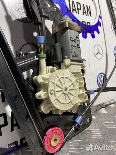 Стеклоподъемник передний правый BMW E38