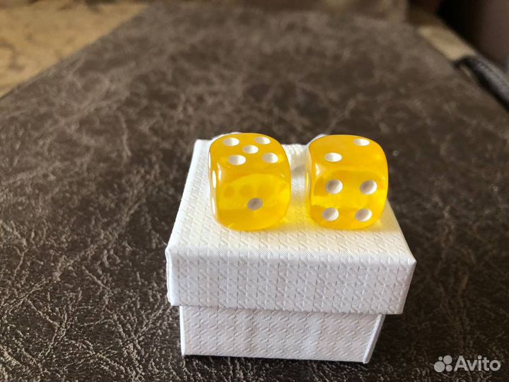 Зарики (кубики) из янтаря 15мм