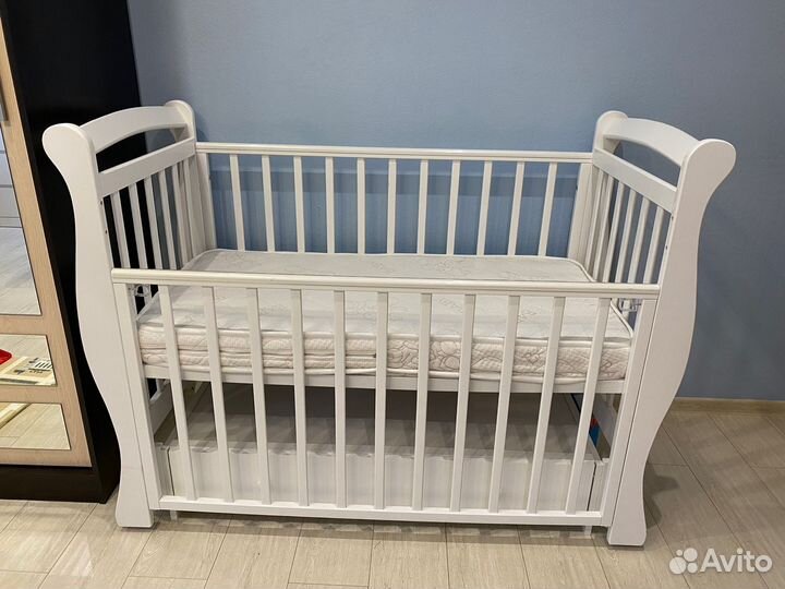 Детская кроватка с продольным маятником Лель