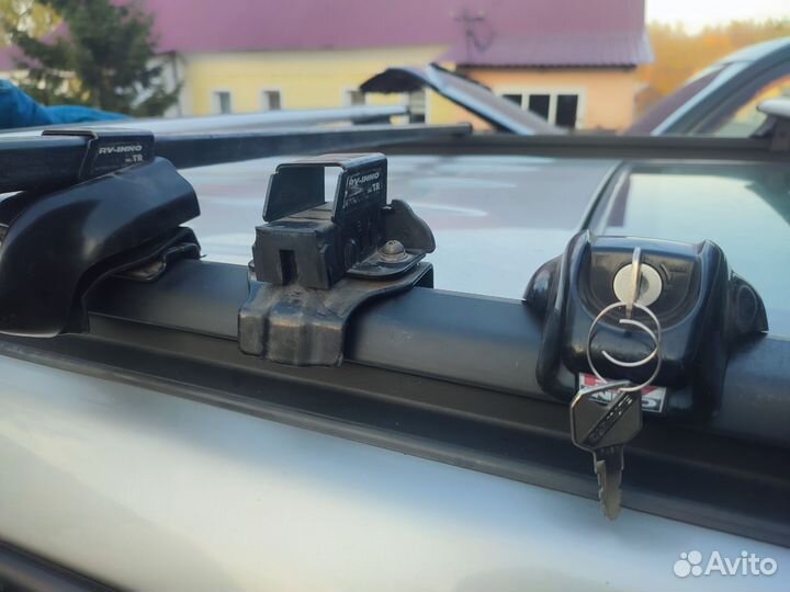 Багажник на рейлинги RV- inno