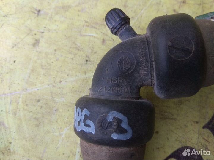 Патрубок системы охлаждения Renault Megane 3