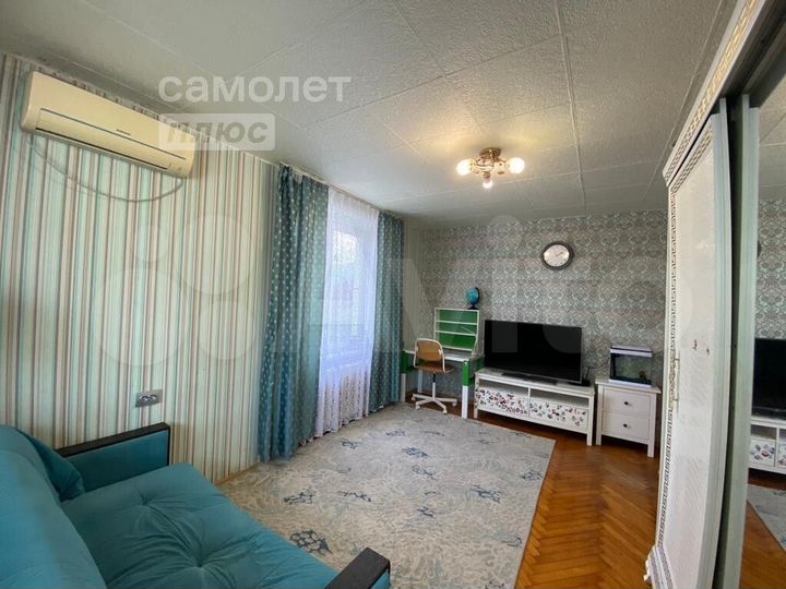 2-к. квартира, 43,7 м², 1/9 эт.