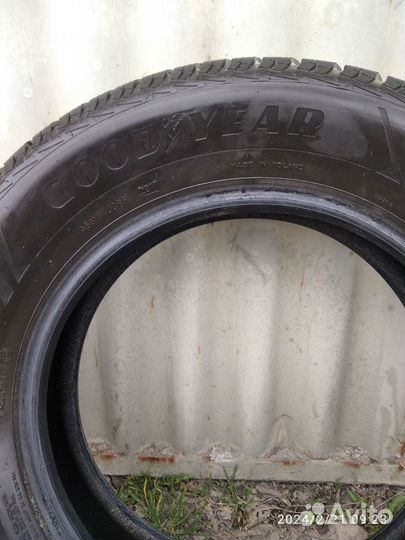 Goodyear UltraGrip Ice 2 215/65 R16