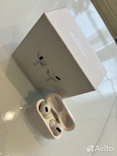 AirPods Pro with Wireless Charging Case