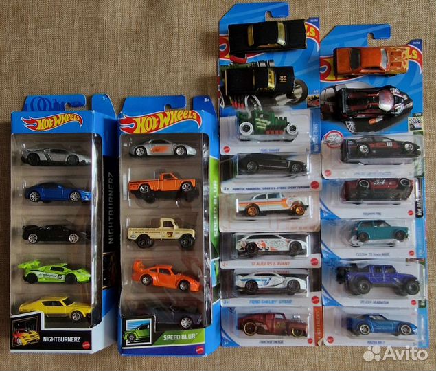 Коллекционные машинки HotWheels 1:64