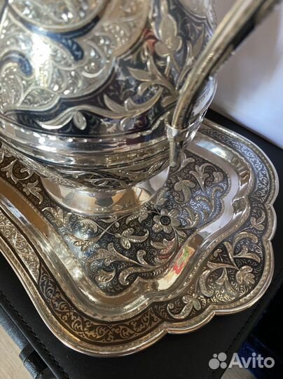 Серебряный кувшин с подносом