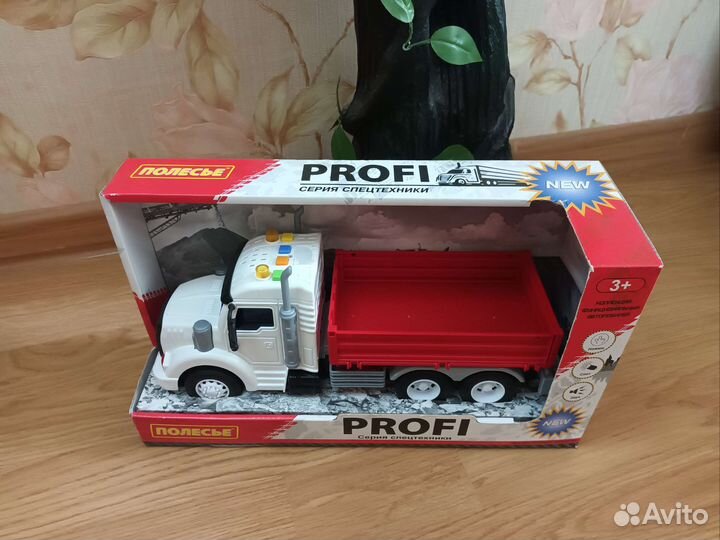 Автомобиль бортовой инерционный